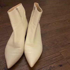 Cream leather mini heel Everlane booties size 8.5